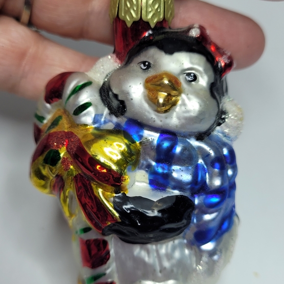Vintage 2003 ornament glass penguin With present - Picture 2 of 10